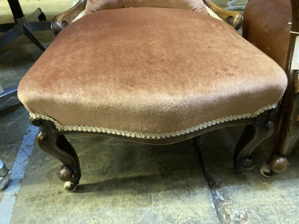 A pair of Victorian walnut spoon back button back chairs (one with arms)